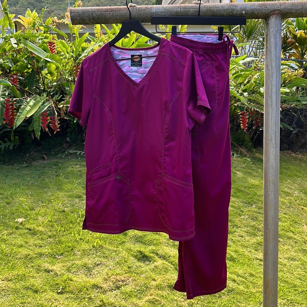 Dickies Scrub set in Maroon - size Large